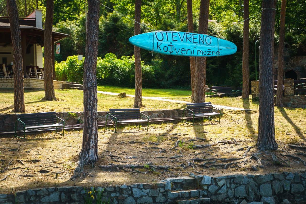 Hotel Hladina Nebrich Εξωτερικό φωτογραφία